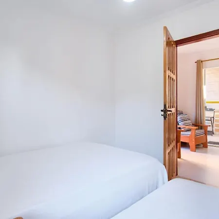 Apartamento Agua Viva: Beachside Retreat with AC & BBQ Ubatuba Exterior photo