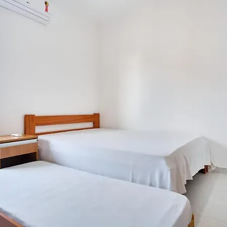 Apartamento Agua Viva: Beachside Retreat with AC & BBQ Ubatuba Exterior photo