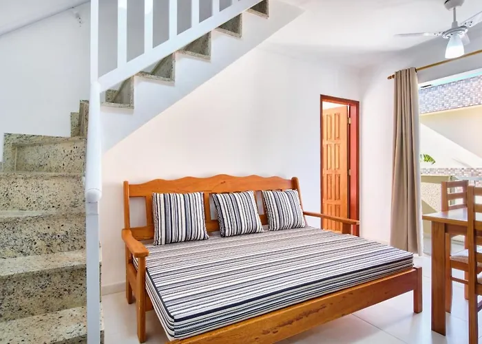 Apartamento Bem Equipado Com Ar Condicionado E Churrasqueira A 100 Metros Da Praia - 02 Dormitorios - Edificio Agua Viva