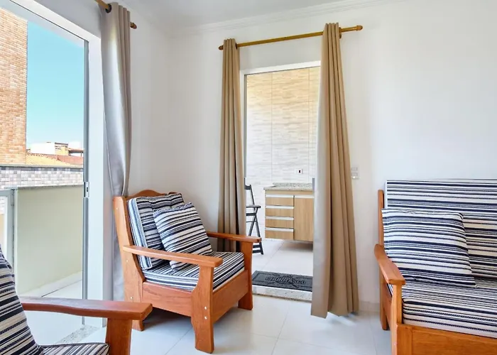 Apartamento Bem Equipado Com Ar Condicionado E Churrasqueira A 100 Metros Da Praia - 02 Dormitorios - Edificio Agua Viva