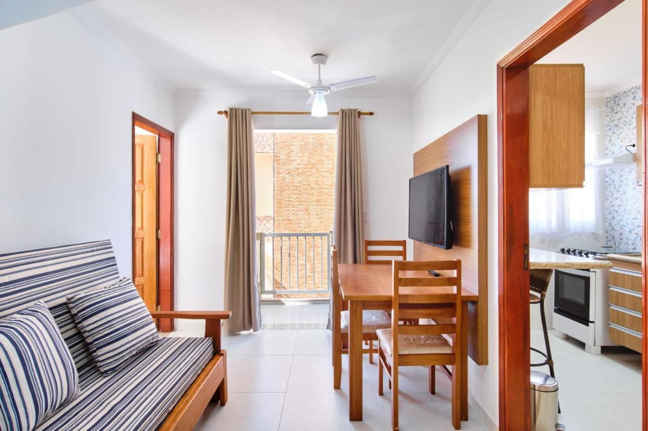 Apartamento Com 02 Dormitórios Bem Equipado Com Ar Condicionado - 100 Metros Da Ubatuba